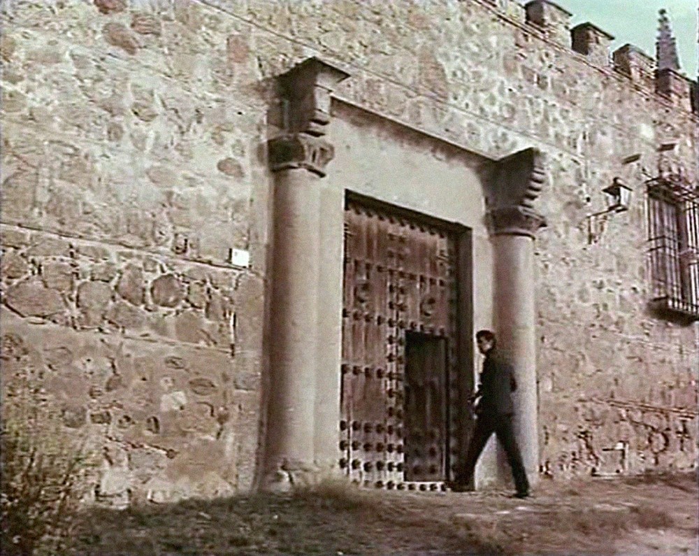 El palacio de los duques de Maqueda (junto a San Juan de los Reyes) no es precisamente un escenario habitual dentro del cine toledano.