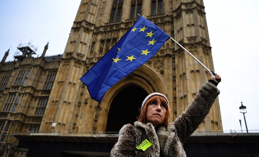 La UE aplaza su decisión sobre una prórroga del Brexit