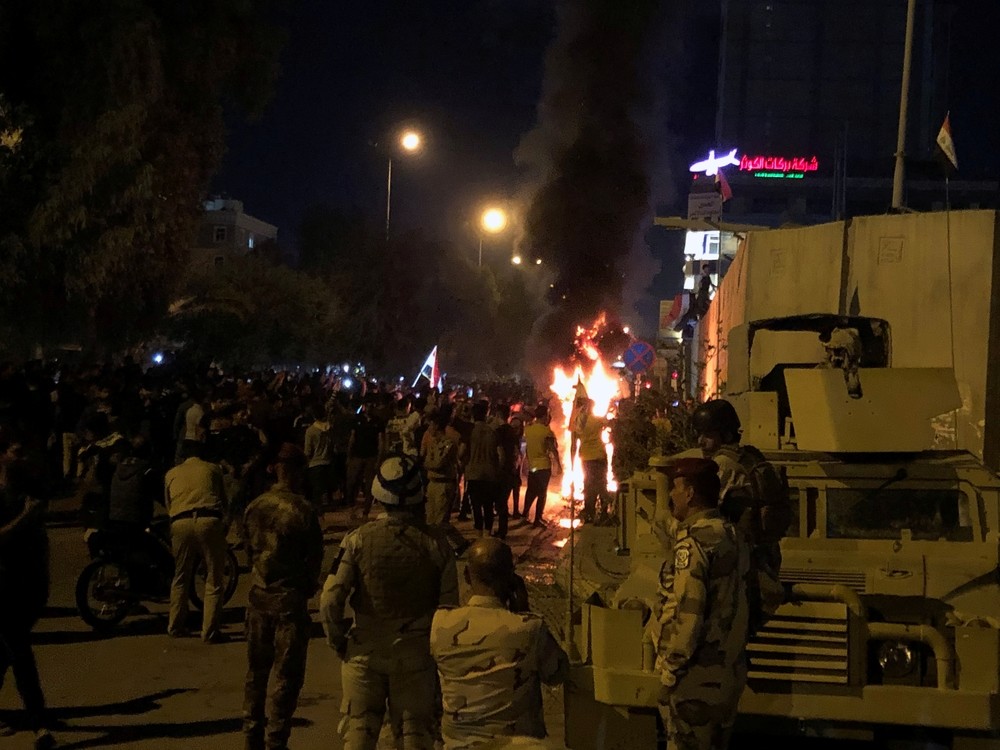 Tres muertos en las protestas en un embajada de Irán en Irak