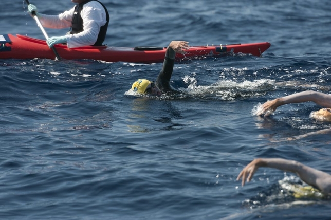 Parages, durante el cruce a nado del canal que separa Mallorca de Menorca, uno de sus logros deportivos. 