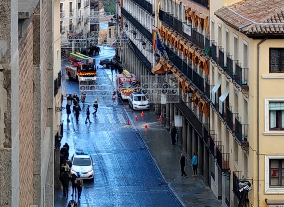 Cae sobre una mujer parte del revoco del Arco de la Sangre