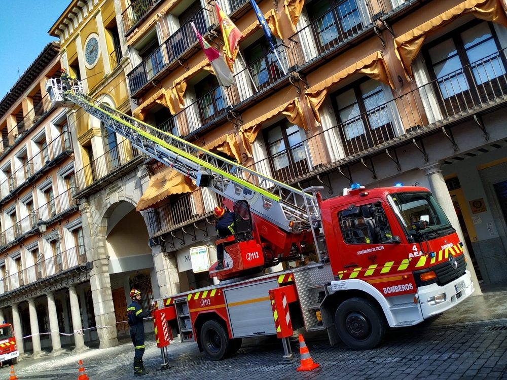 Cae sobre una mujer parte del revoco del Arco de la Sangre