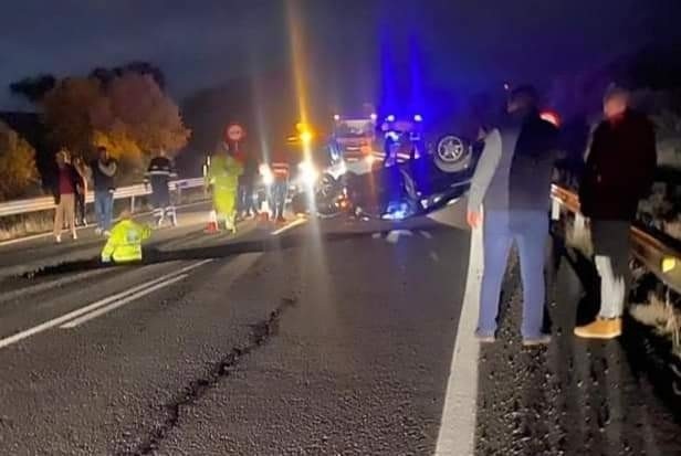 Accidente de tráfico al hundirse la carretera en Saceruela