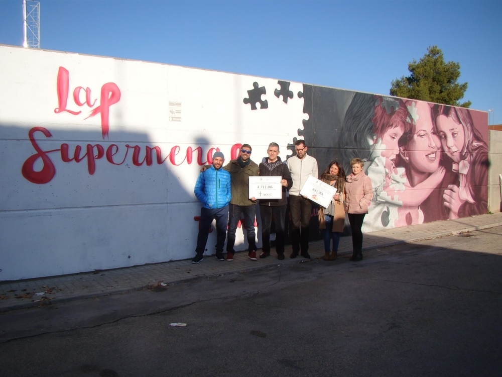 Quintanar estrena un mural sobre la lucha contra el cáncer