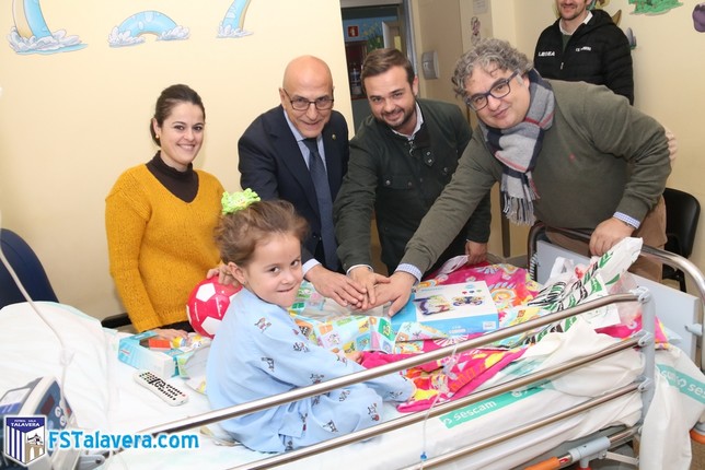 El Soliss Talavera visita a los niños hospitalizados