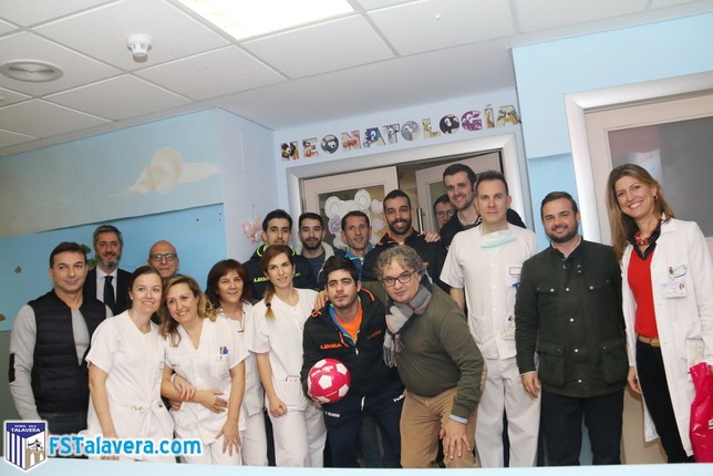 El Soliss Talavera visita a los niños hospitalizados