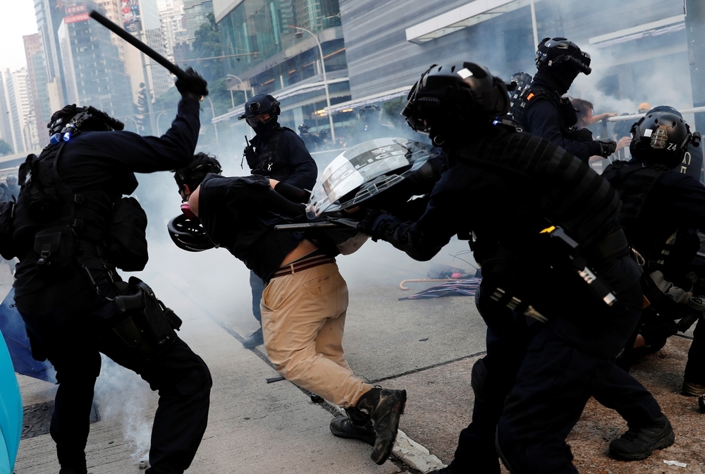 La Policía vuelve a usar gases en una protesta en Hong Kong