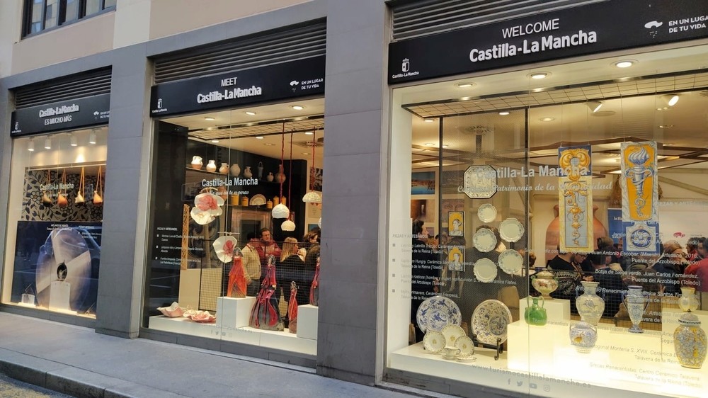 Homenaje a la cerámica en la Oficina de CLM en Madrid