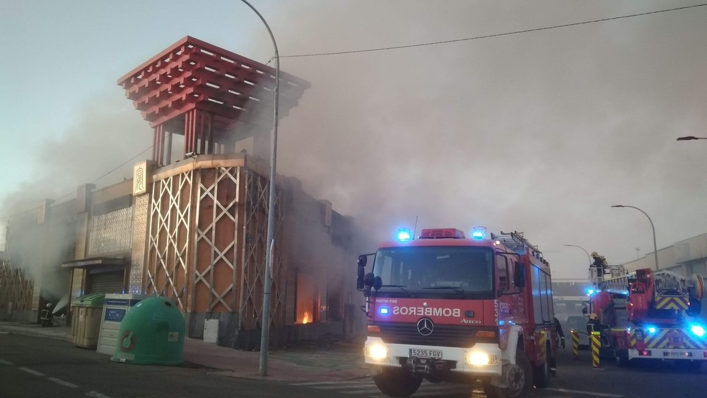 Aparatoso incendio en un restaurante asiático en Illescas