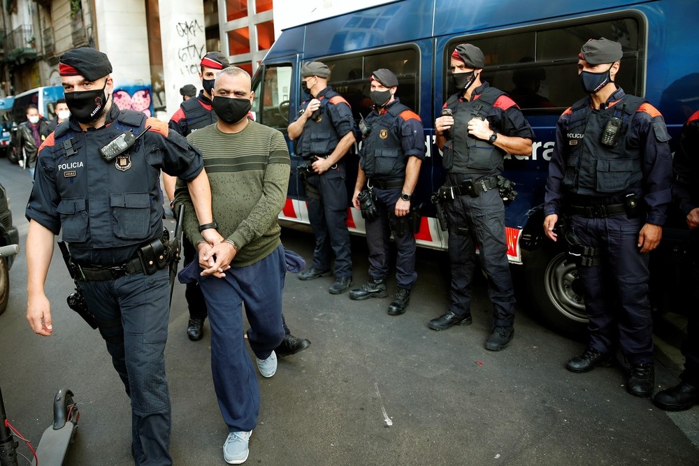 51 detenidos en un golpe contra el narcotráfico en el Raval