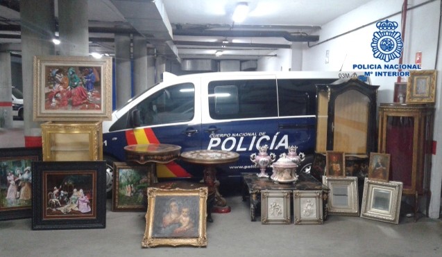 4 detenidos por robo de objetos de lujo en chalé de Talavera