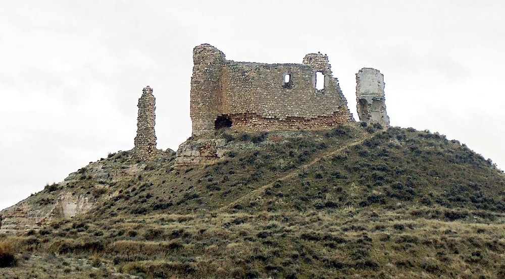Vestigios del castillo de Monreal en Dosbarrios.