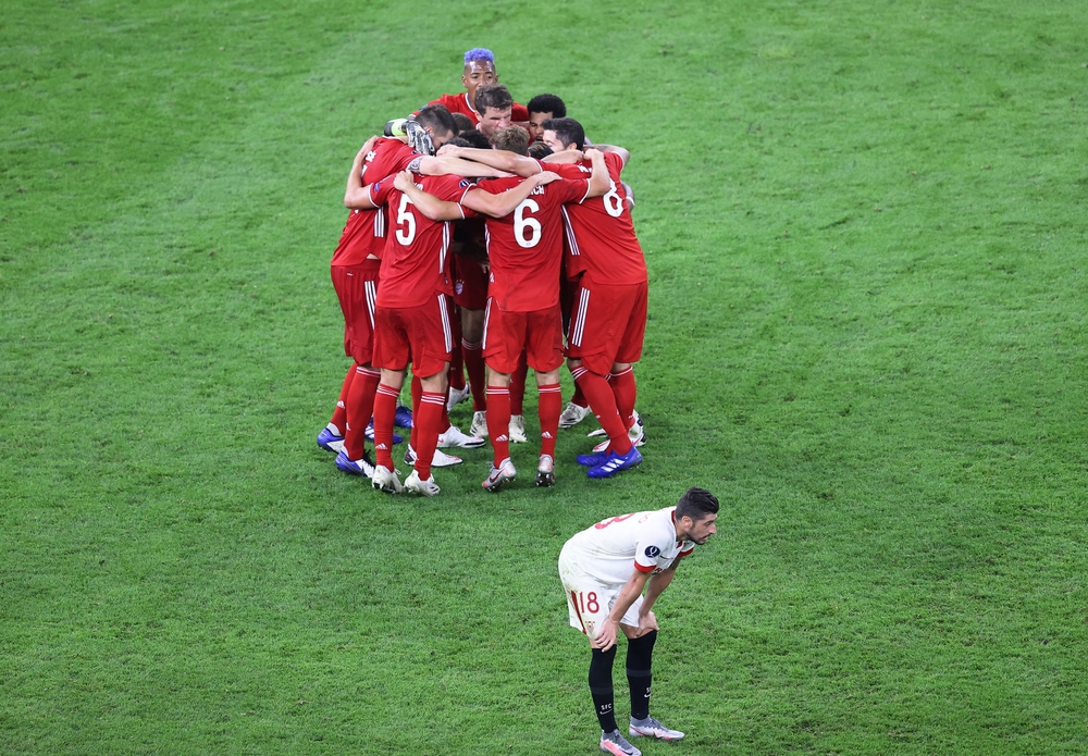 European Super Cup - Bayern Munich v Sevilla  / LASZLO SZIRTESI