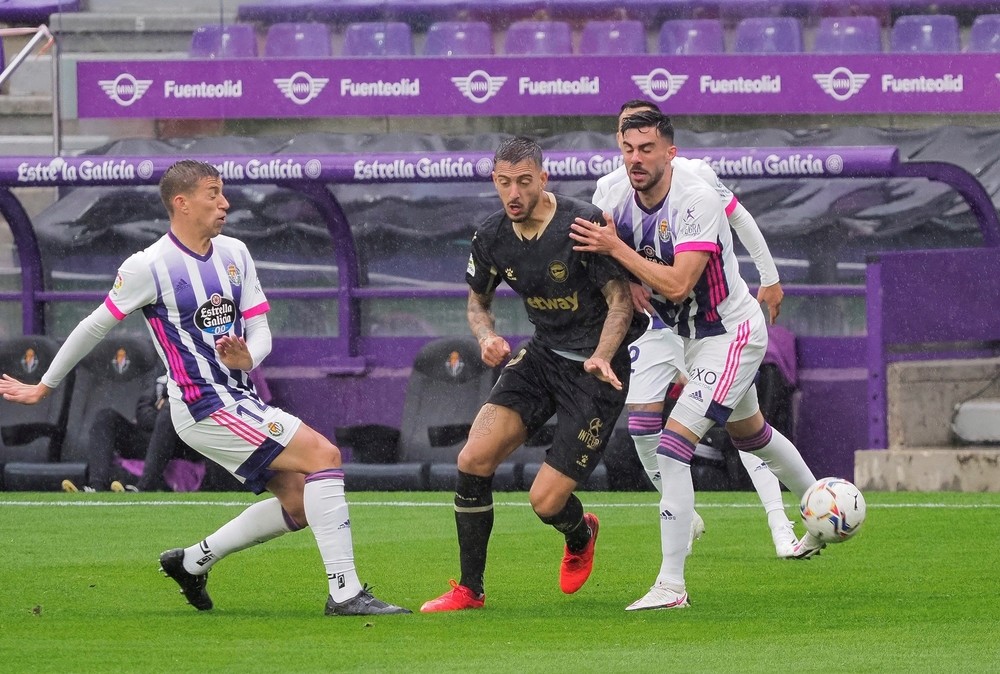 El Alavés resurge a costa de un paupérrimo Real Valladolid
