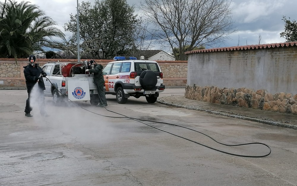 Protección Civil desinfecta a diario las calles contra Covid