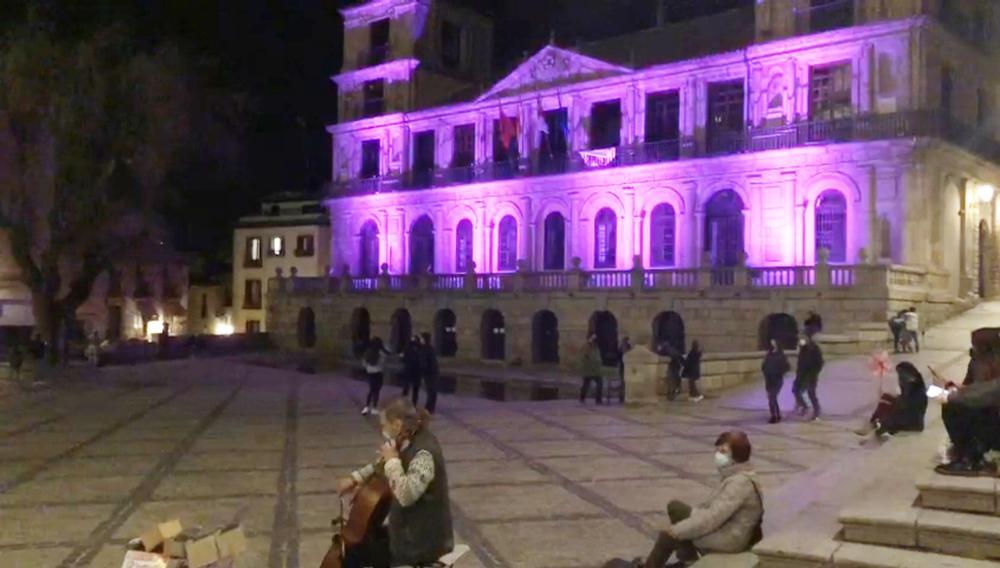 Música de cuerda por el 8M en el corazón de Toledo