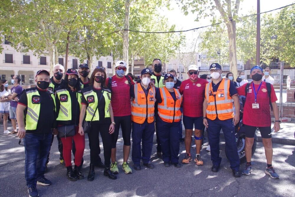 Pedro Gómez cumple su reto solidario de Torrijos a Aspe