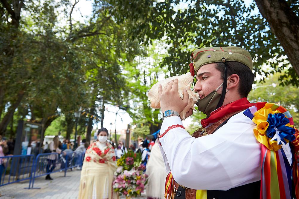 Las Mondas han partido de los jardines del Prado a la Basílica.  / MANU REINO