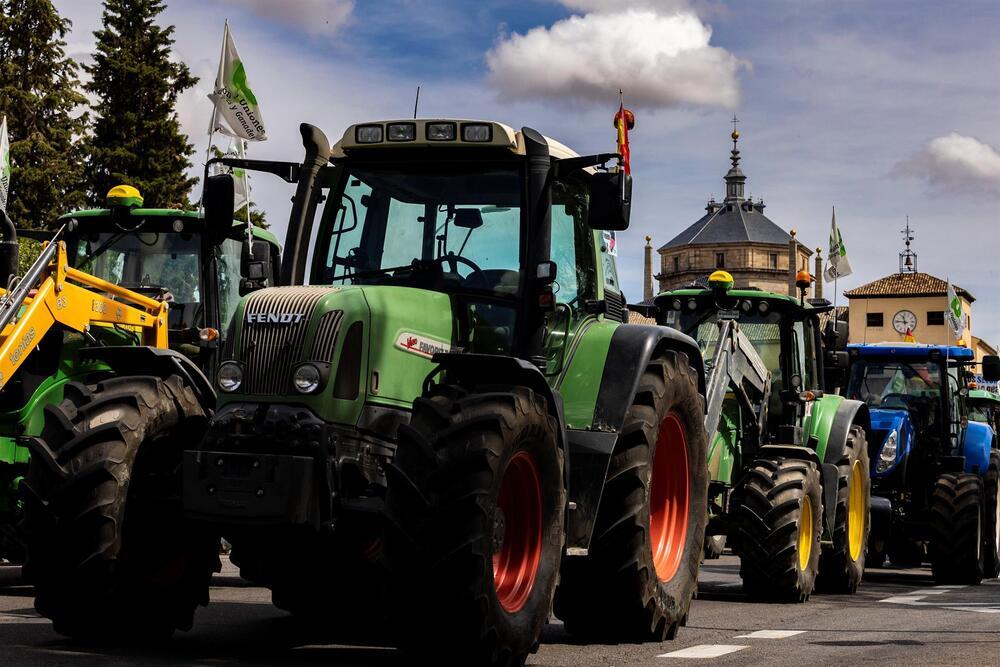 La protesta del campo reúne medio centenar de tractores