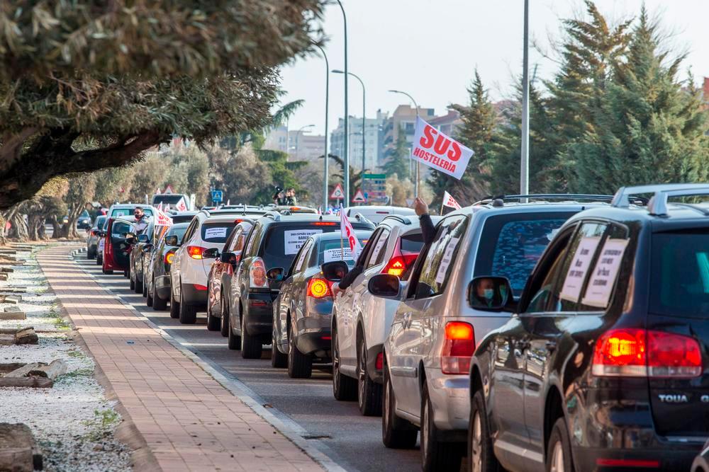 Los hosteleros redoblan su pulso en la calle para abrir