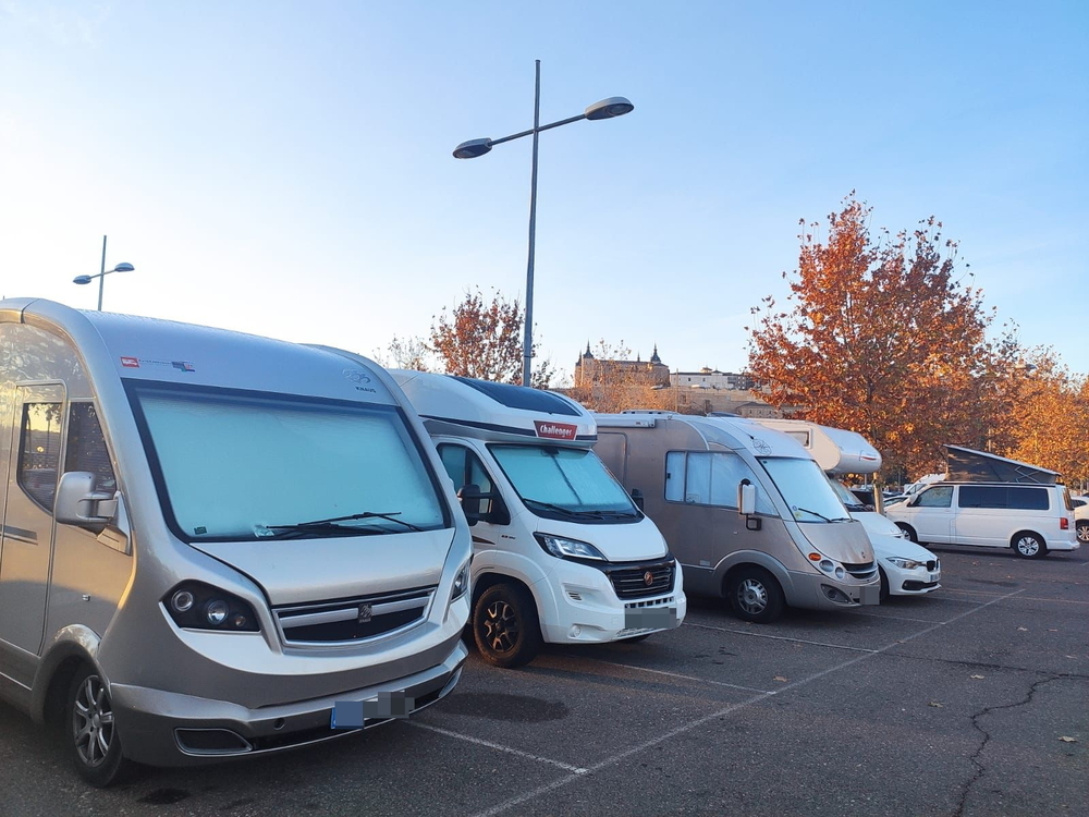 Autocaravanas en el parking disuasorio de Safont.