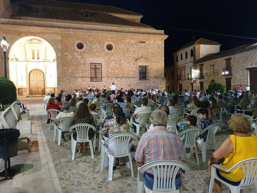 Emotivo homenaje musical a los mayores en El Toboso