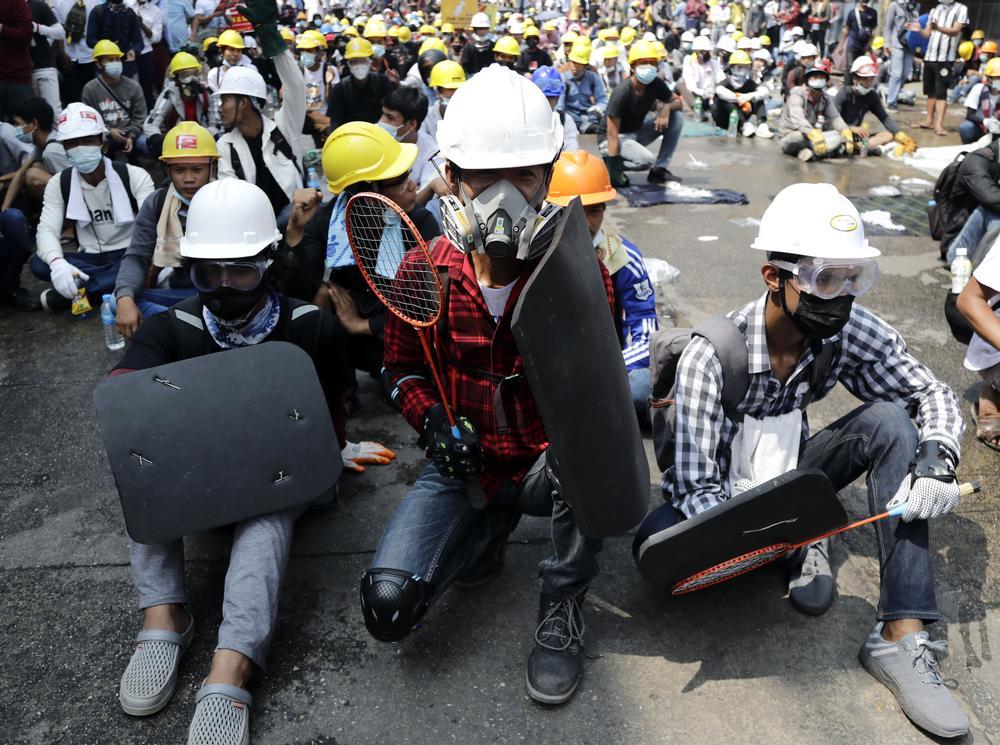 Al menos 18 muertos en nuevas protestas civiles en Birmania