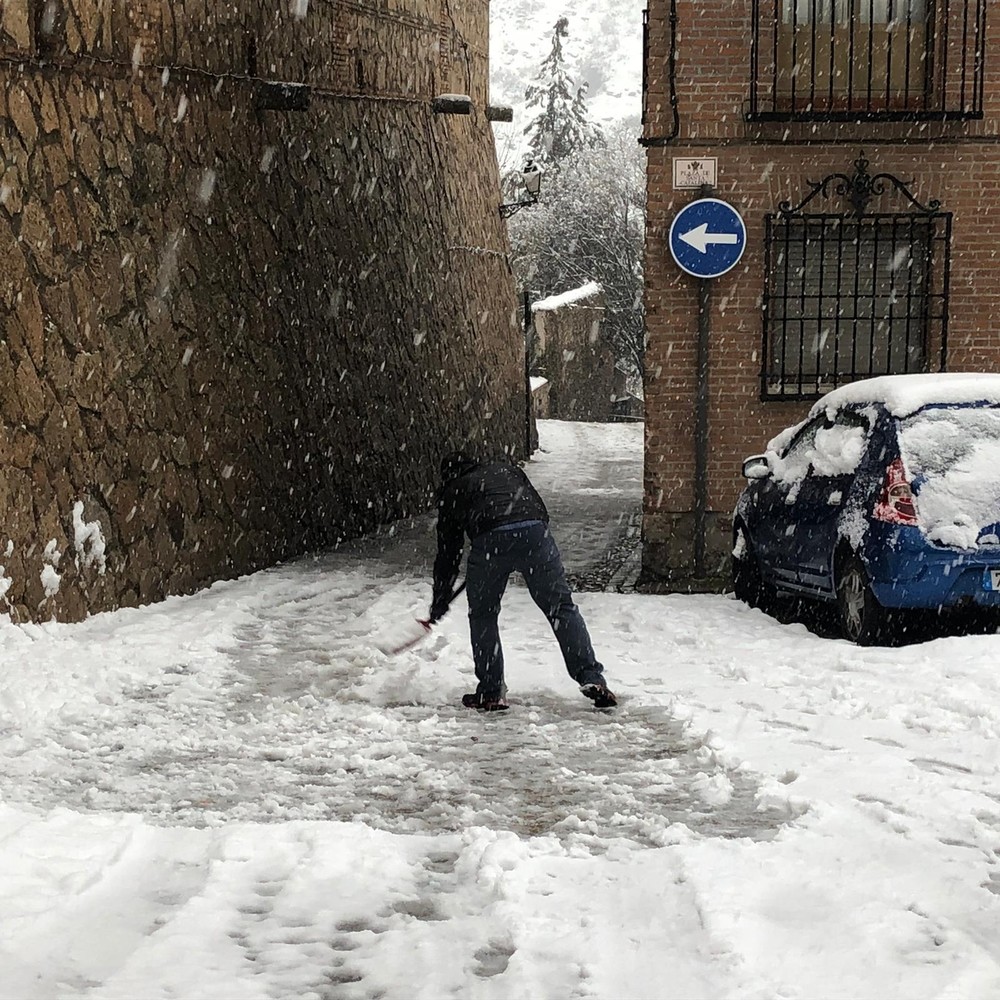 La nieve agudiza el confinamiento de mayores de La Cornisa
