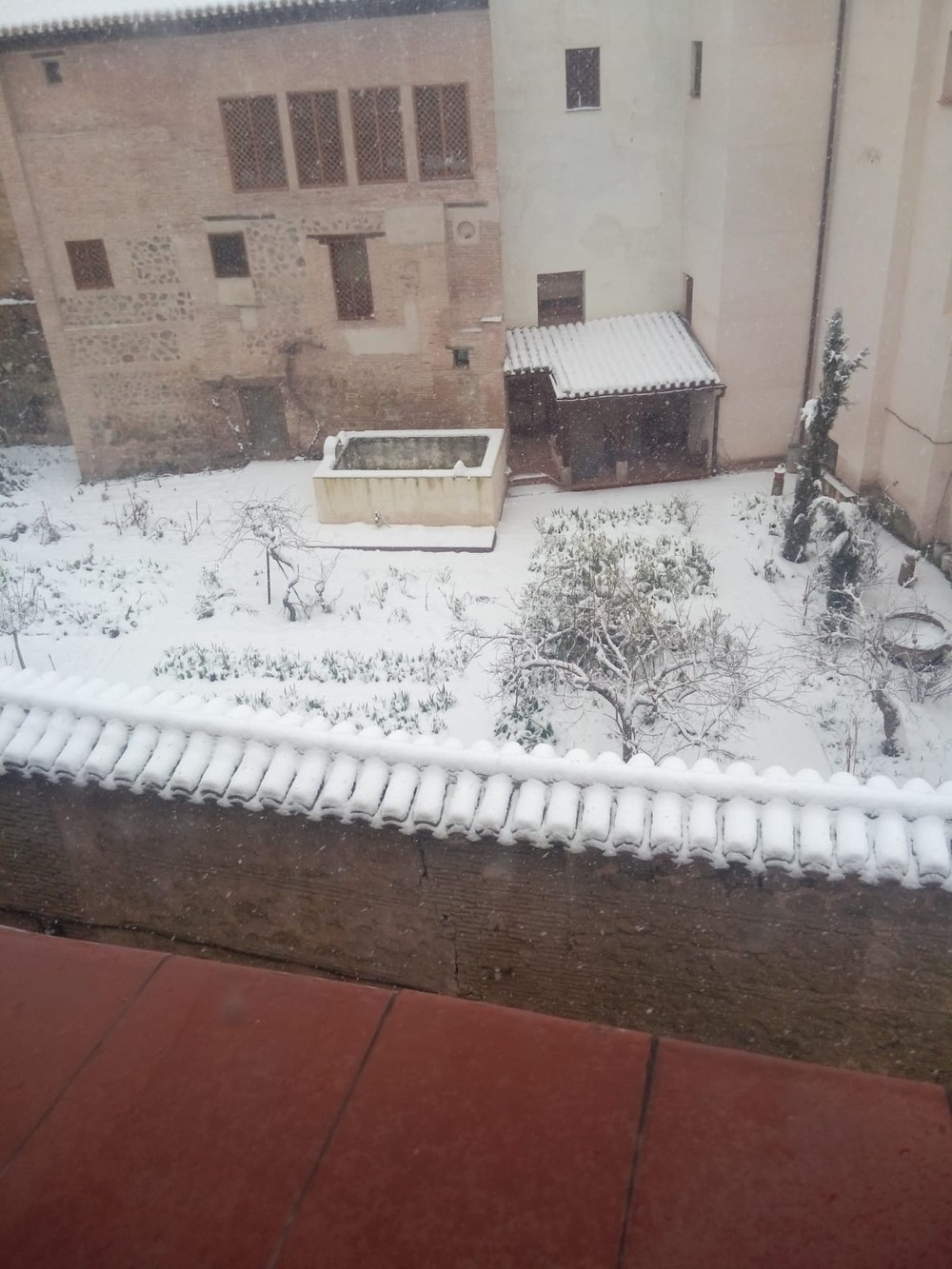 La nieve agudiza el confinamiento de mayores de La Cornisa
