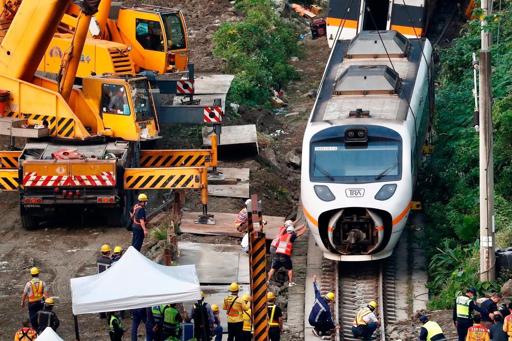 Taiwán tardará siete días en retirar el tren accidentado