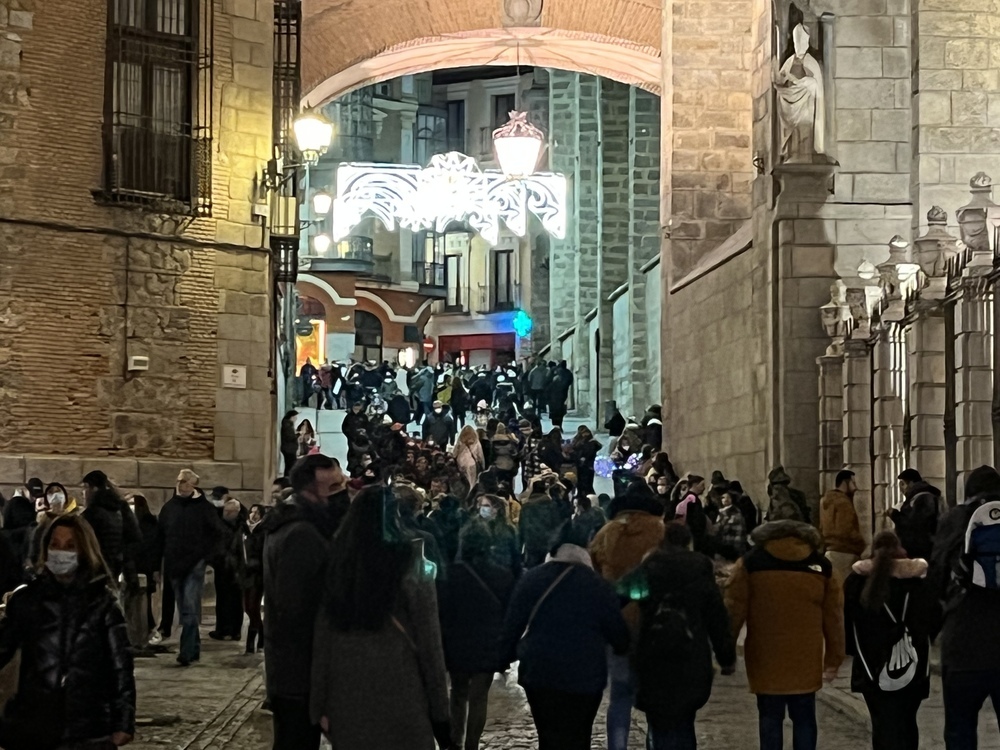Las luces navideñas, reclamo turístico en el casco de Toledo