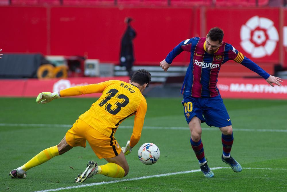 Messi y Dembélé meten al Barça en la pelea
