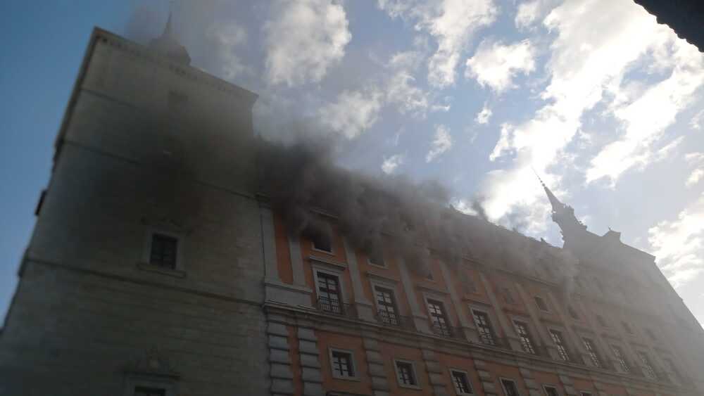 El incendio se declaró en las plantas altas del Museo de Ejercito. 