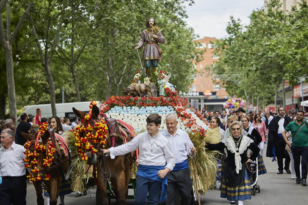 Un brillante desfile de San Isidro en Talavera