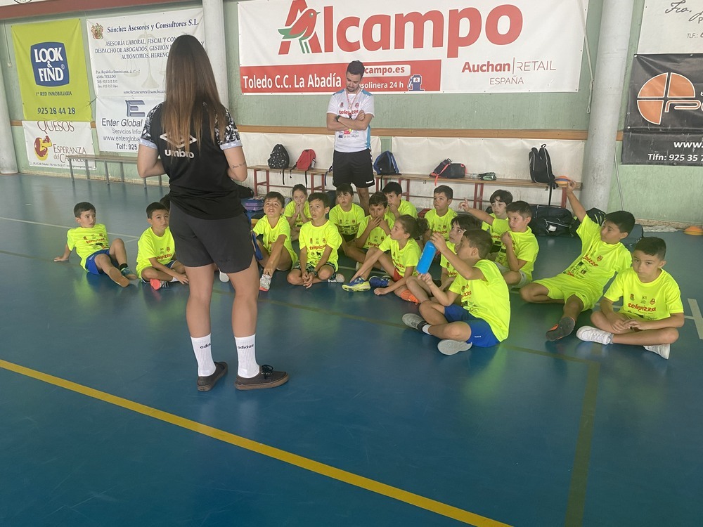 Mónica Braojos visita a los chicos del Campus de Bargas
