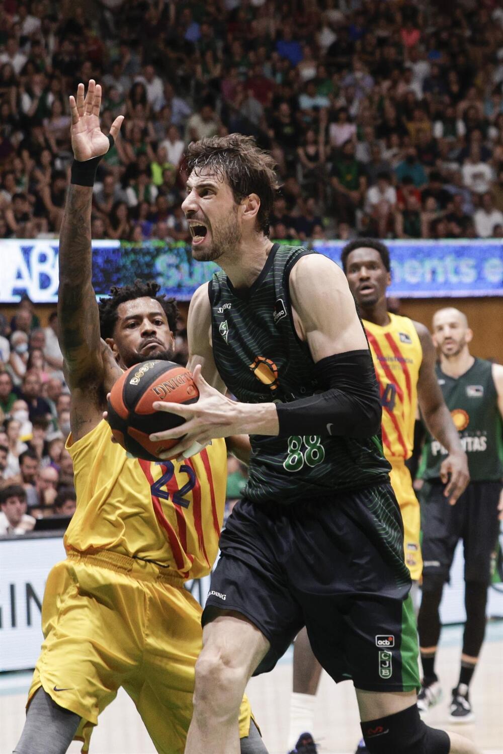 El Barça supera la resistencia del Joventut