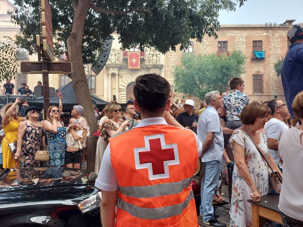 Voluntarios de Cruz Roja atendiendo incidencias
