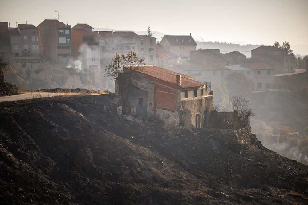 No presenta llamas ya la mayor parte del perímetro del incendio de Bejís  / BIEL ALIÑO