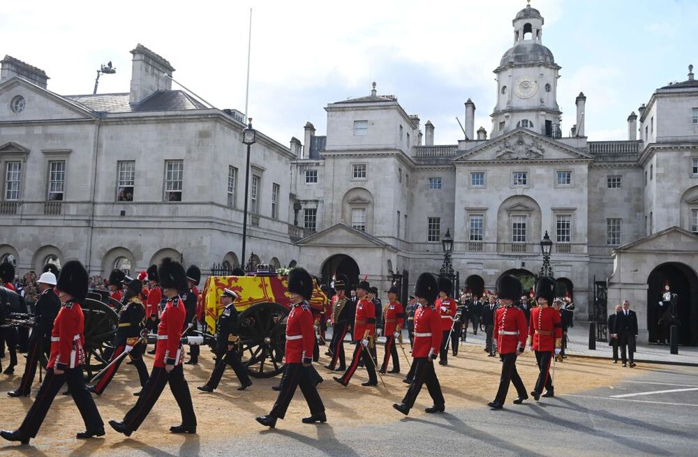 Procession of late Queen Elizabeth'Äôs coffin to Westminster Hall in London  / NEIL HALL