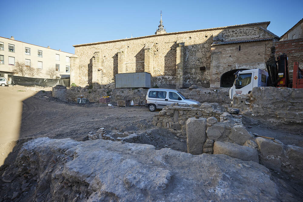 Hallan restos romanos y medievales en el PAU de La Colegial