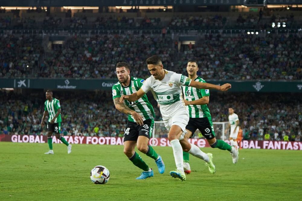 El Betis se gusta ante un Elche en inferioridad