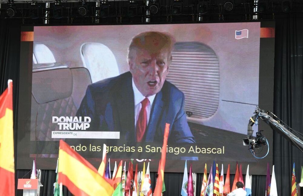 Abascal se rodea de Meloni, Trump y Orbán en Viva22