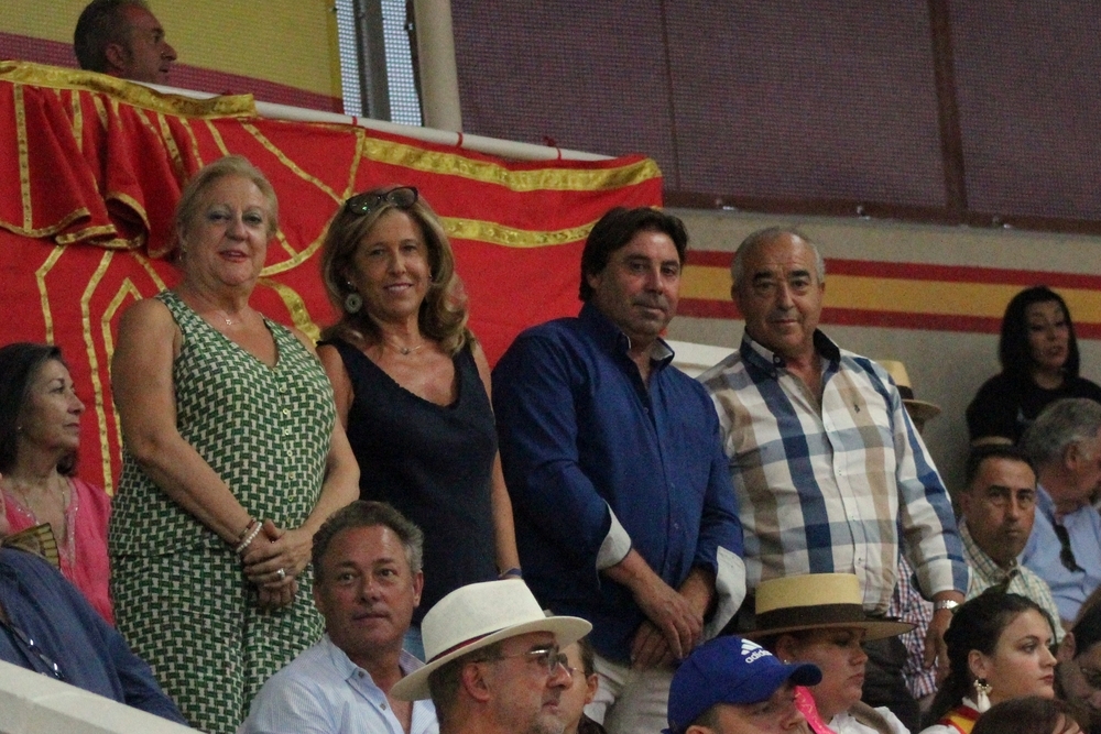 El alcalde, Jesús Hijosa, estuvo acompañado por la senadora Pilar Alía. 