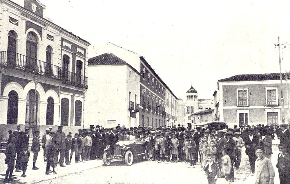 Plaza de la Constitución de Quintanar de la Orden en 1924.