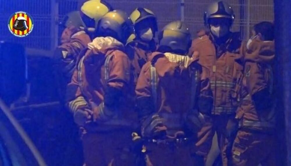 Bomberos en el incendio de Moncada (Valencia)  / CONSORCIO BOMBEROS