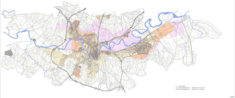 El mapa muestra en color rosa el suelo urbanizable aprobado en 2007 que no aparece incluido en el avance del nuevo POM.