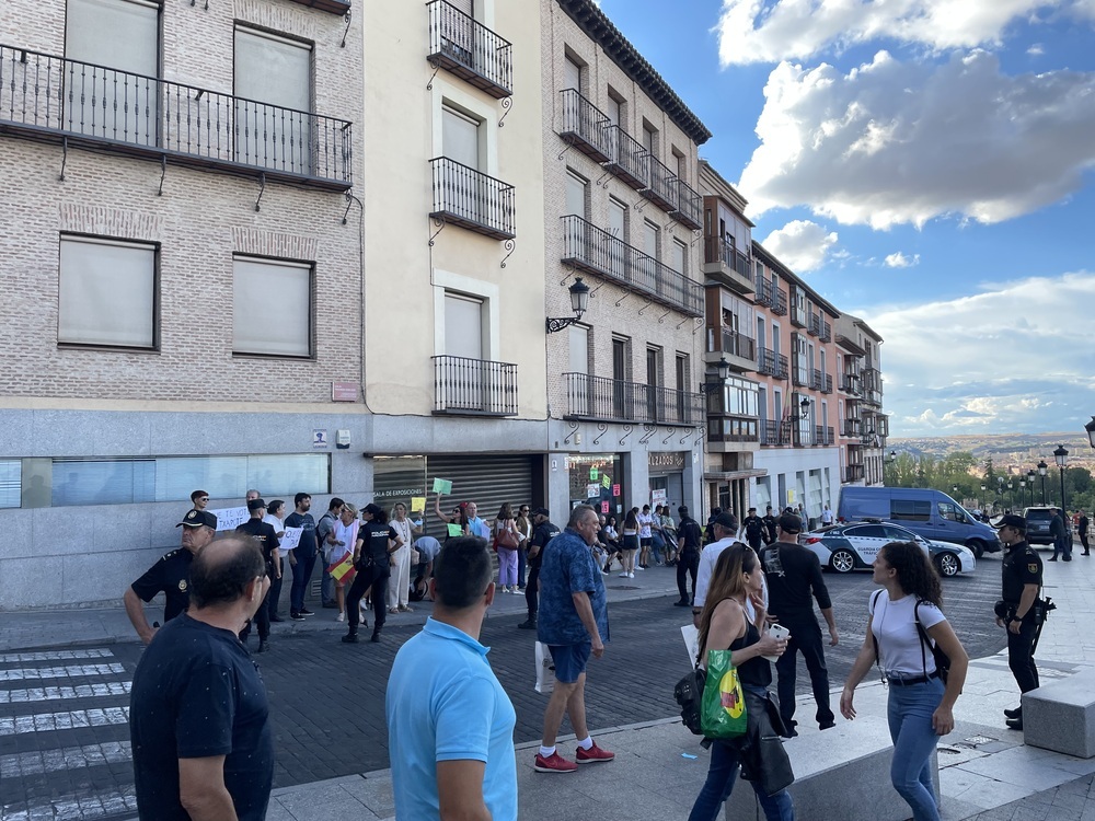 Bocinazos y pitos contra Pedro Sánchez en Toledo