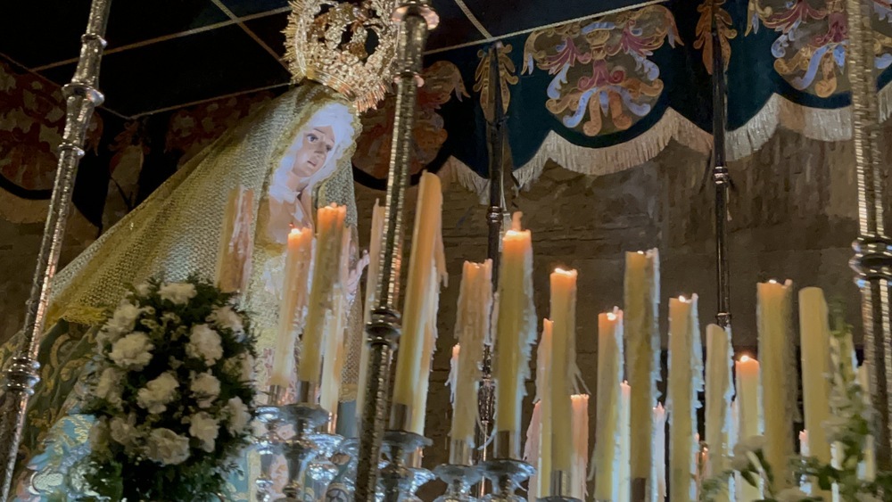 La Virgen del Amparo volvió a ser portada por cargadores tras más de medio siglo de espera.