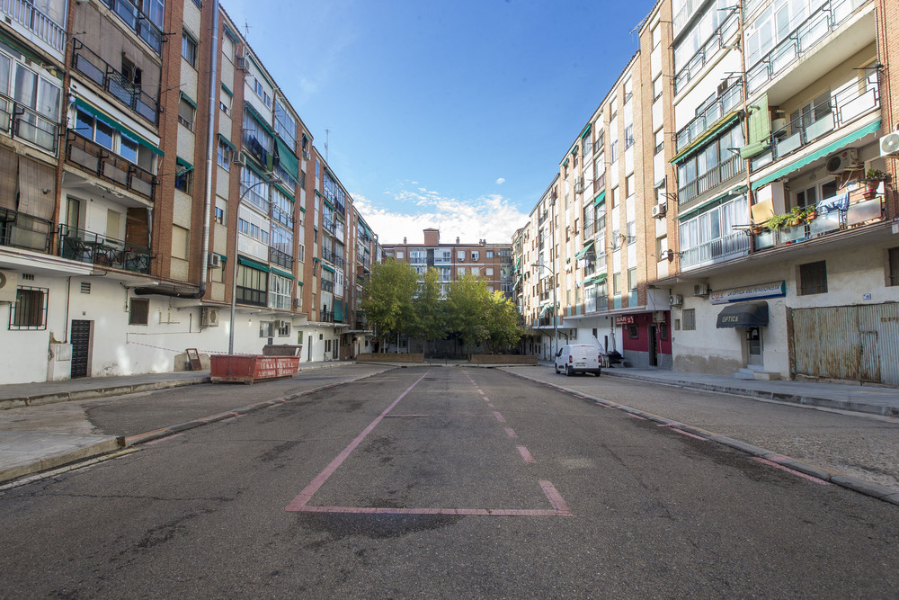 Closed facilities, empty streets and parking lots next to the Virgen de la Salud.