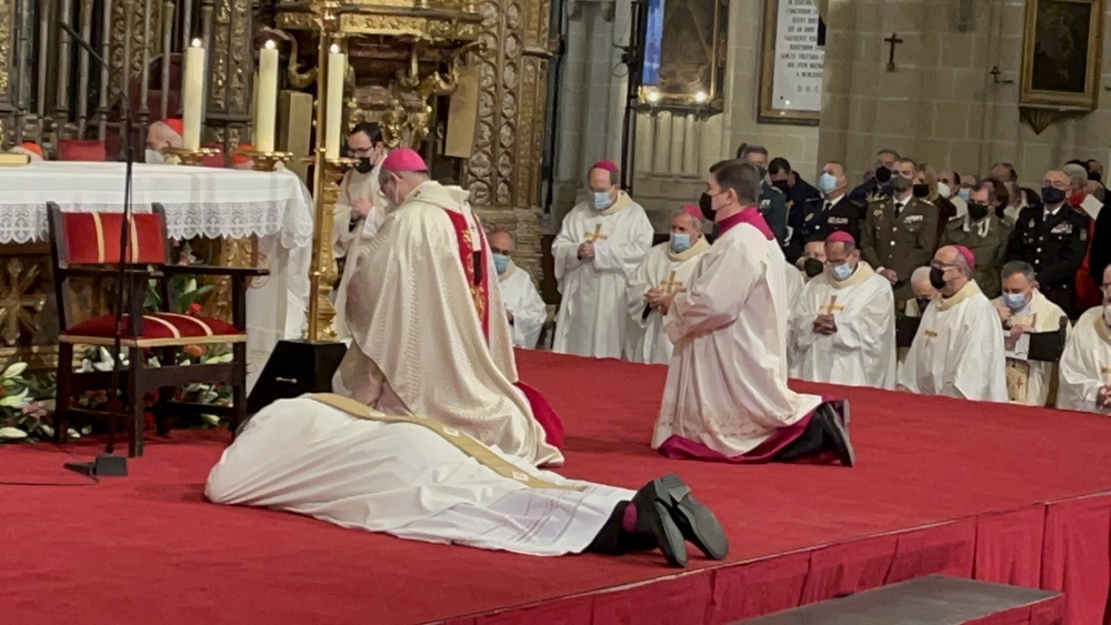 La catedral de Toledo albergó la ceremonia de creación de un nuevo obispo.
